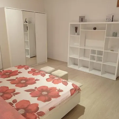 Zenta Apartment *